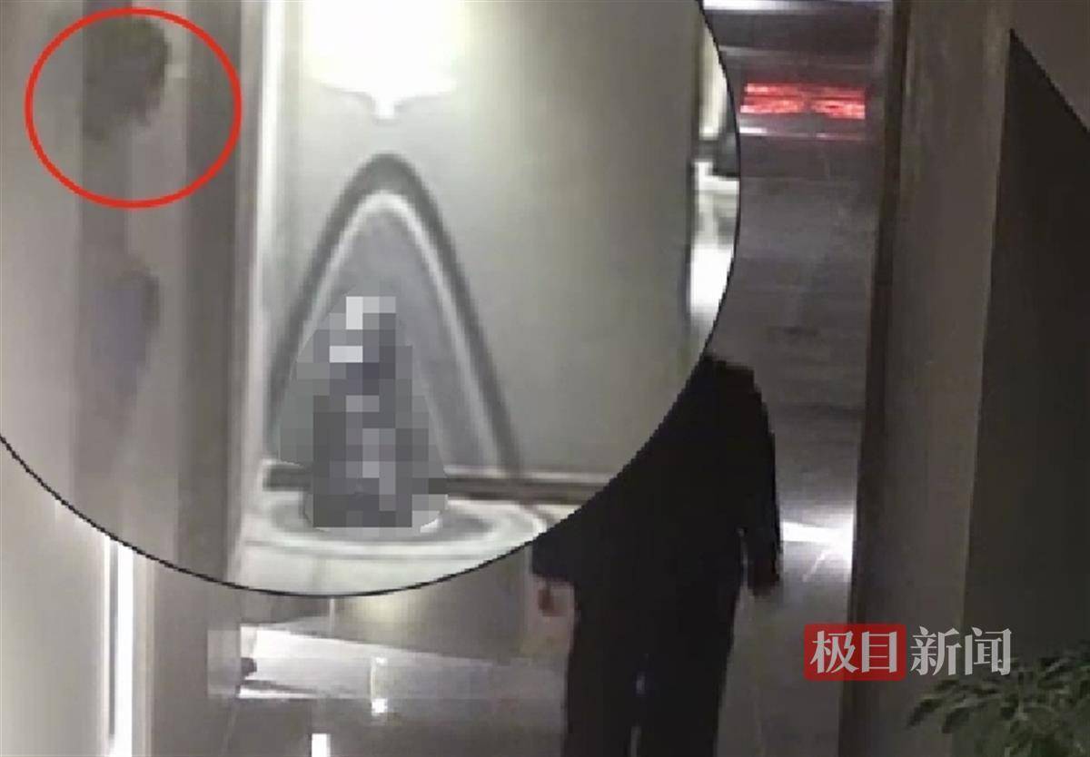 武汉一女子在艺术餐厅请客<strong></p>
<p>原油开采成本</strong>,飞天茅台竟被服务员暗中调包!两人被警方采取刑事强制措施