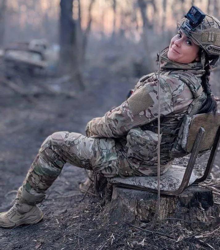 俄罗斯美女记者踩中地雷被炸死<strong></p>
<p>原油为什么下跌</strong>，乌女记者直播被无人机袭击惨叫？