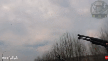 俄罗斯美女记者踩中地雷被炸死<strong></p>
<p>原油为什么下跌</strong>，乌女记者直播被无人机袭击惨叫？