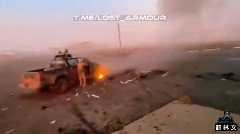 俄罗斯美女记者踩中地雷被炸死<strong></p>
<p>原油为什么下跌</strong>，乌女记者直播被无人机袭击惨叫？