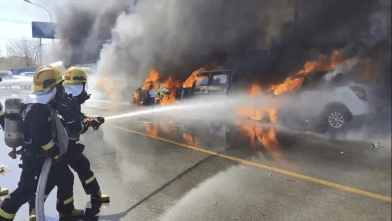 张某(女<strong></p>
<p>中国原油消耗</strong>,44岁)祈福,烧了9辆车!警方通报