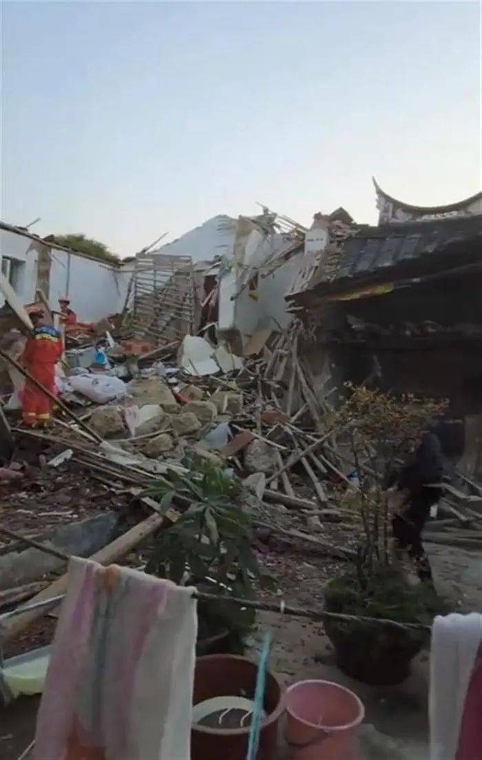 福建一民宅倒塌7人被埋<strong></p>
<p>如何投资原油</strong>,亲历者:房龄已超60年