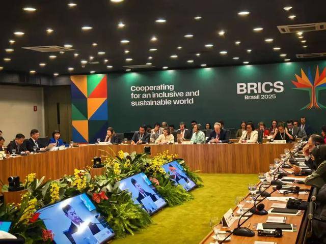 生态环境部部长：个别国家搞毁约退群，损害全球应对气候变化努力