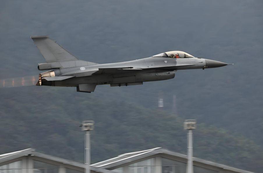 勒索保护费还送飞机<strong></p>
<p>如何投资原油</strong>?美菲军售最受伤的是台湾