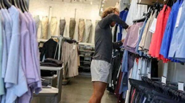 哄堂大笑!对等关税生效<strong></p>
<p>原油技术分析</strong>,第一个倒下的国家竟是美国自己?