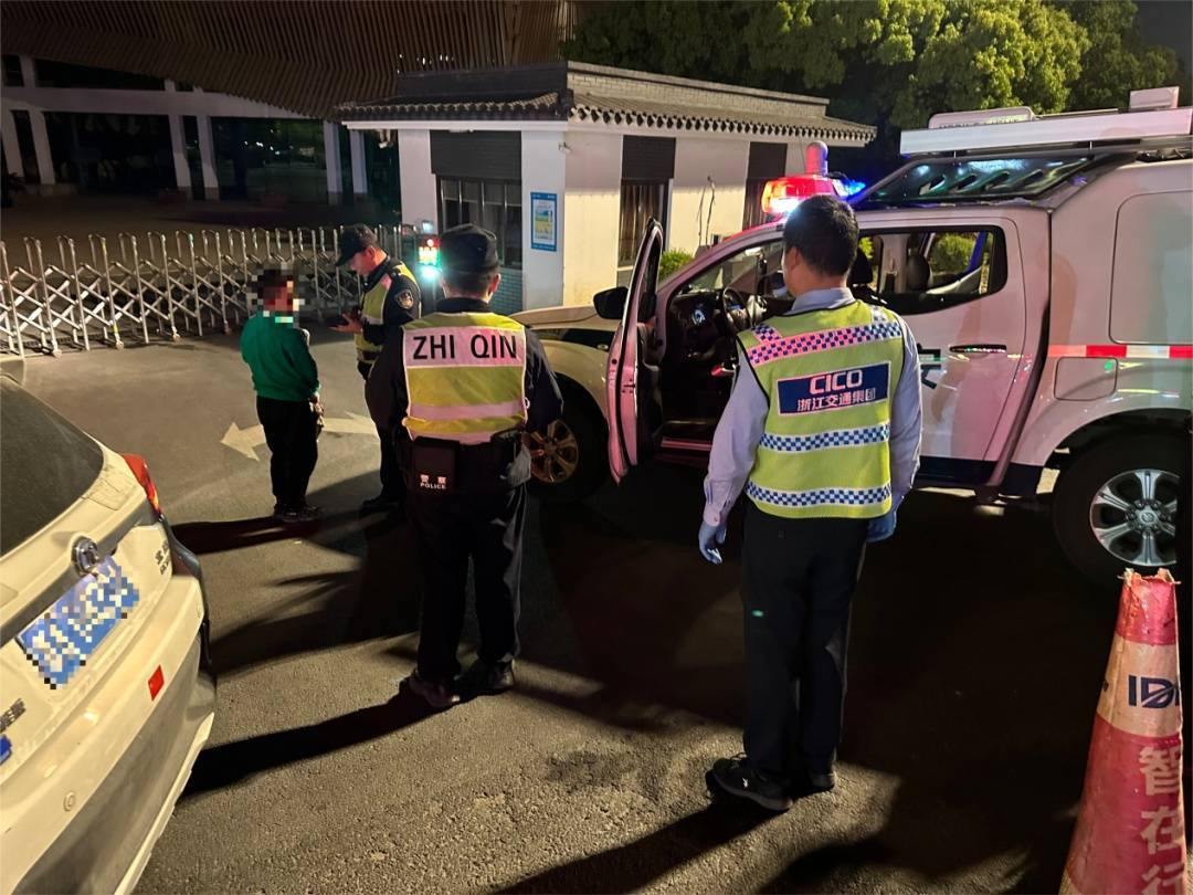 12岁男孩凌晨偷开父母车上高速<strong></p>
<p>原油技术分析</strong>，因车技太差被发现了……