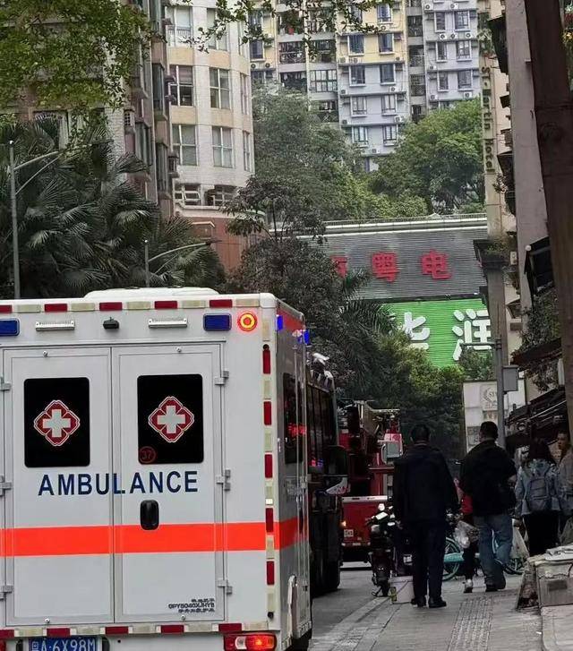 “右眼几乎失明，手部截肢”！广州一男孩在家做实验被炸伤，最新情况