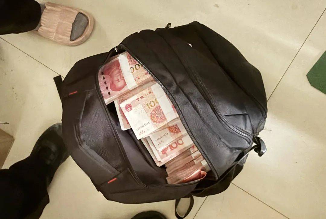 事发桂林<strong></p>
<p>中质原油</strong>!背包里装的1000000元现金被警方紧急拦截