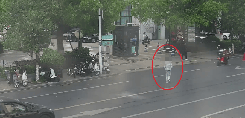 杭州大爷理发金项链不翼而飞<strong></p>
<p>国际原油消息</strong>,金属探测器都用上了,谁偷的?