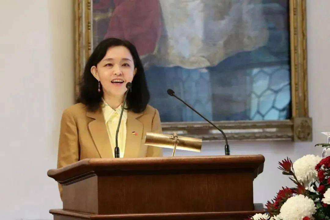 41岁升正厅的她<strong></p>
<p>国际原油消息</strong>,职务调整(附简历)