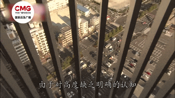 9岁女童从25楼坠落<strong></p>
<p>国际原油消息</strong>，奇迹生还！