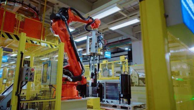 投资少、用着省<strong></p>
<p>国际原油消息</strong>！行业首创大模型AI中央空调在海尔下线