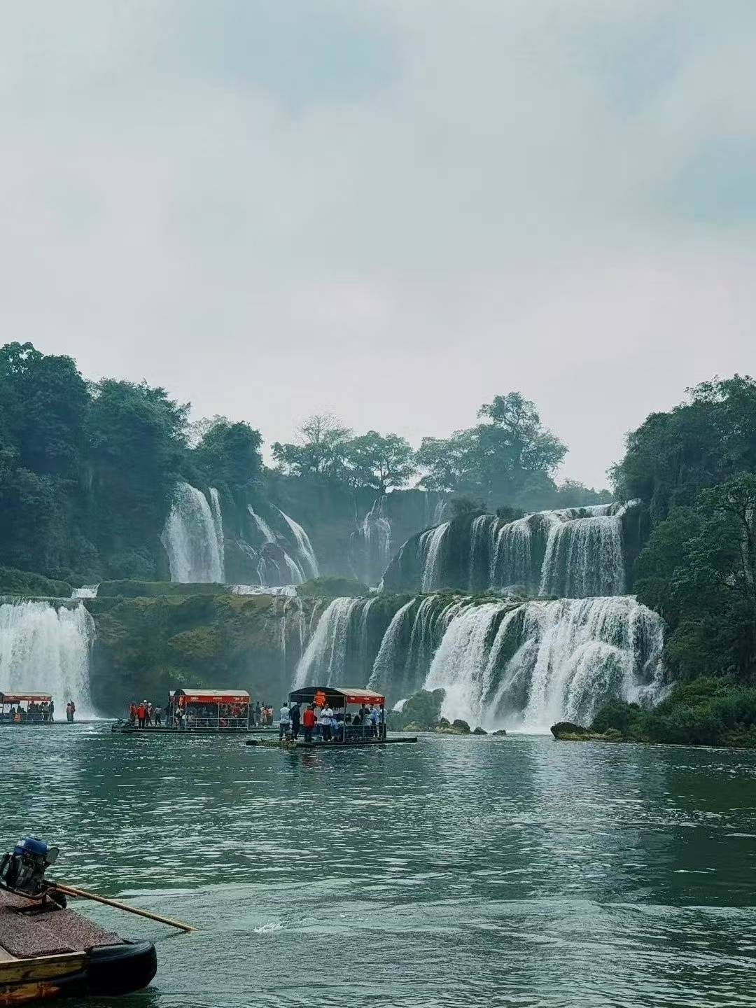 广西德天跨国瀑布变“小水滴”<strong></p>
<p>中原油田待遇</strong>,景区:枯水期,水量要到6月以后恢复