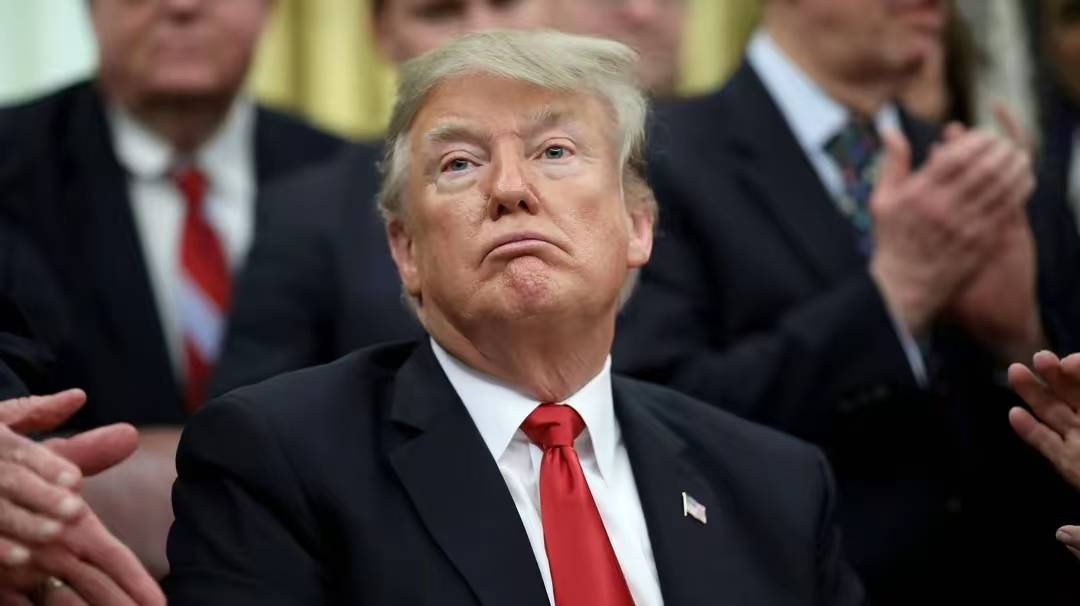 共和党人集体“倒戈”？特朗普遭遇重大噩耗，30天内恐被弹劾下台 ​