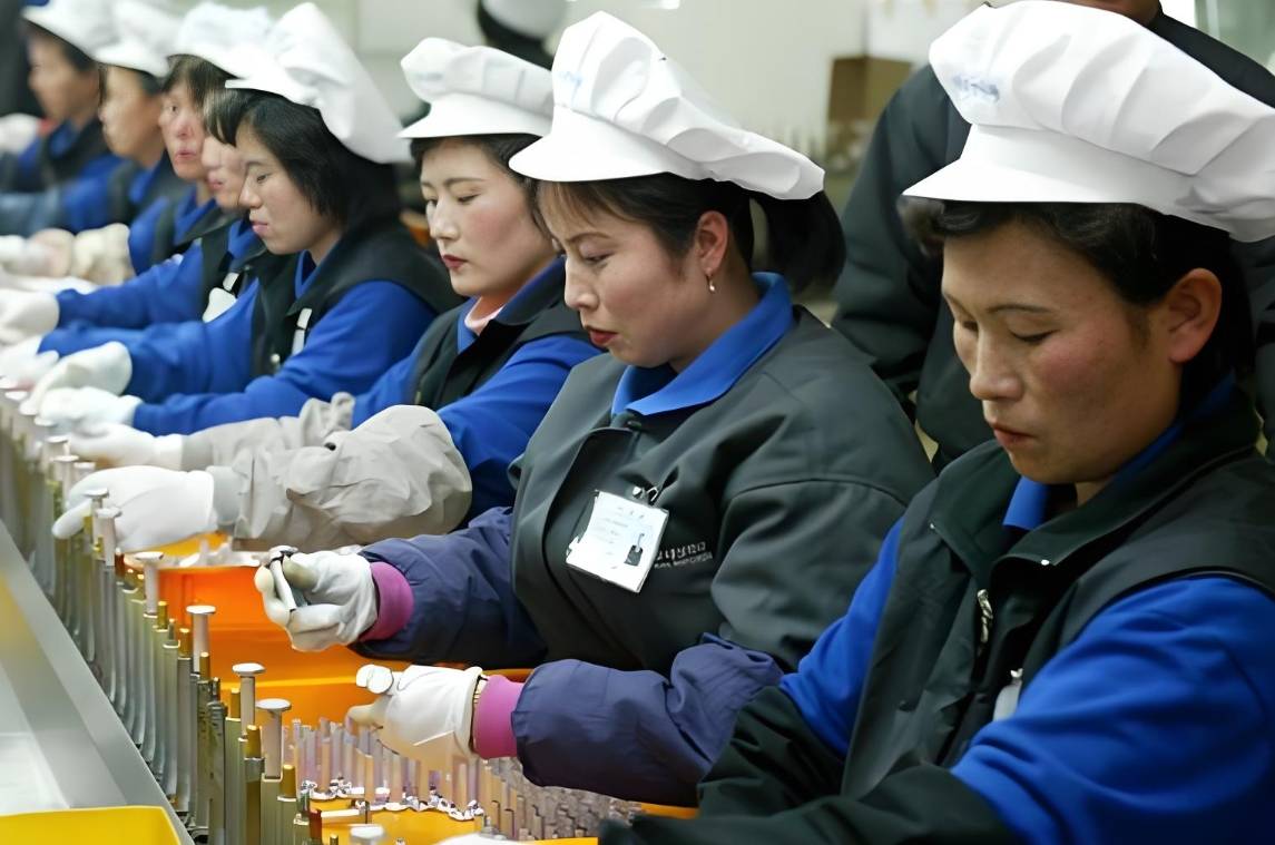 俄罗斯仓库出现多名朝鲜女工？俄朝此举或实现互利共赢<strong></p>
<p>中原油田待遇</strong>，双方都赚大了