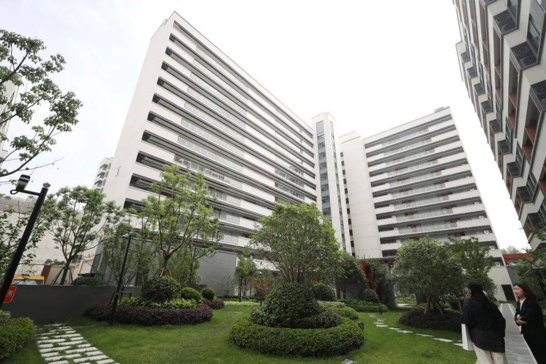 一二线城市房租普降<strong></p>
<p>中原油田待遇</strong>,房东主动降200留我