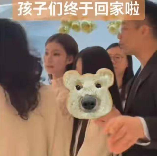 大S儿女回北京<strong></p>
<p>中原油田待遇</strong>,张兰拉着小玥儿逛街,网友夸汪小菲好帅