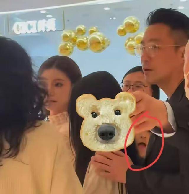 大S儿女回北京<strong></p>
<p>中原油田待遇</strong>,张兰拉着小玥儿逛街,网友夸汪小菲好帅