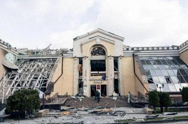 好大喜功!乌军半场开香槟<strong></p>
<p>中原油田待遇</strong>,不料把敌人引来,连吃2枚导弹