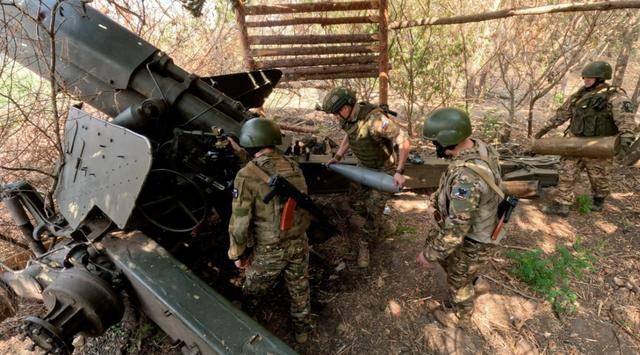 好大喜功!乌军半场开香槟<strong></p>
<p>中原油田待遇</strong>,不料把敌人引来,连吃2枚导弹