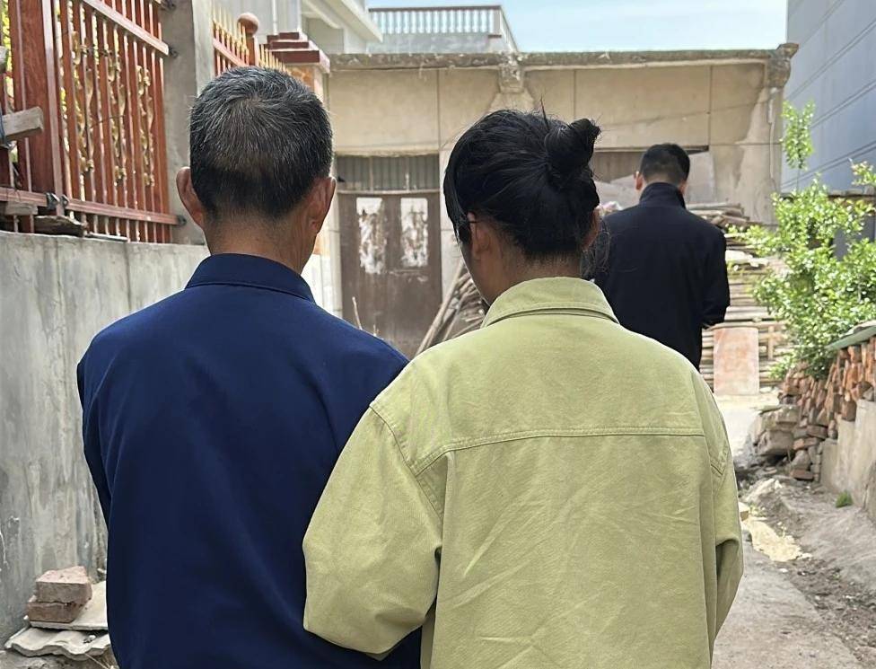 女孩跟男友外出打工失踪<strong></p>
<p>原油价格走势分析</strong>,15年后被找到已育两子 父亲:她当年流浪到河南,不知回家的路
