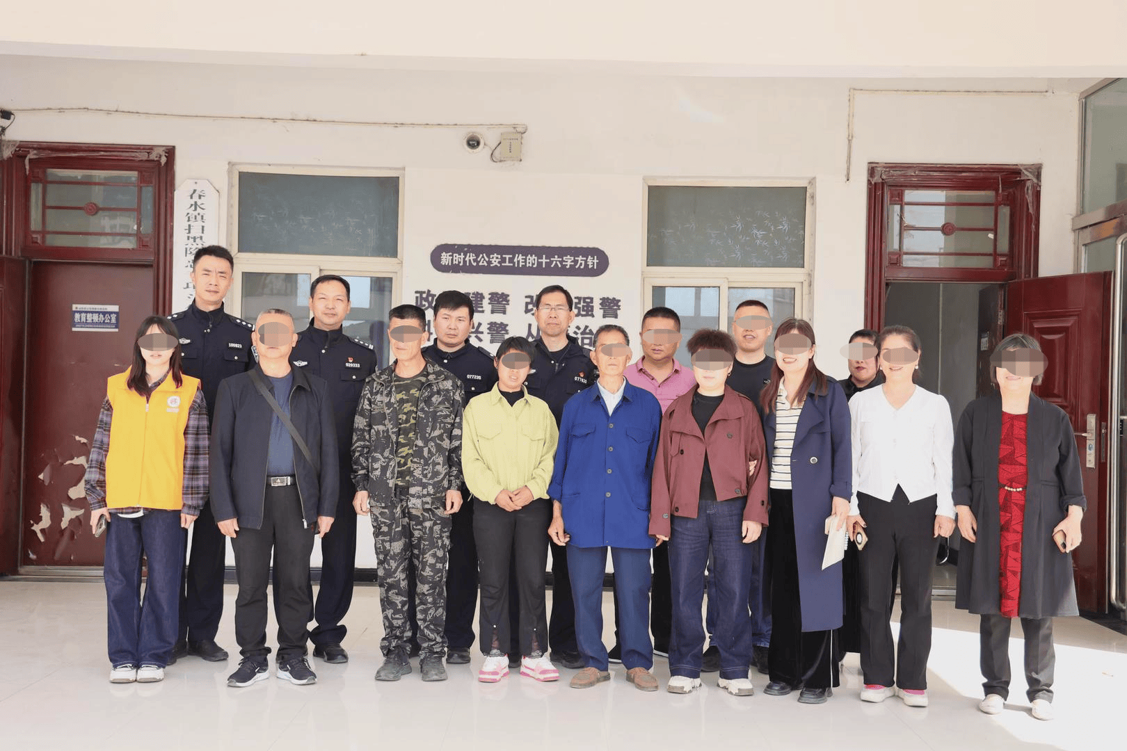 女孩跟男友外出打工失踪<strong></p>
<p>原油价格走势分析</strong>,15年后被找到已育两子 父亲:她当年流浪到河南,不知回家的路