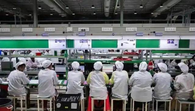 万斯携妻访印<strong></p>
<p>原油价格走势分析</strong>,可不是“回娘家”那么简单……