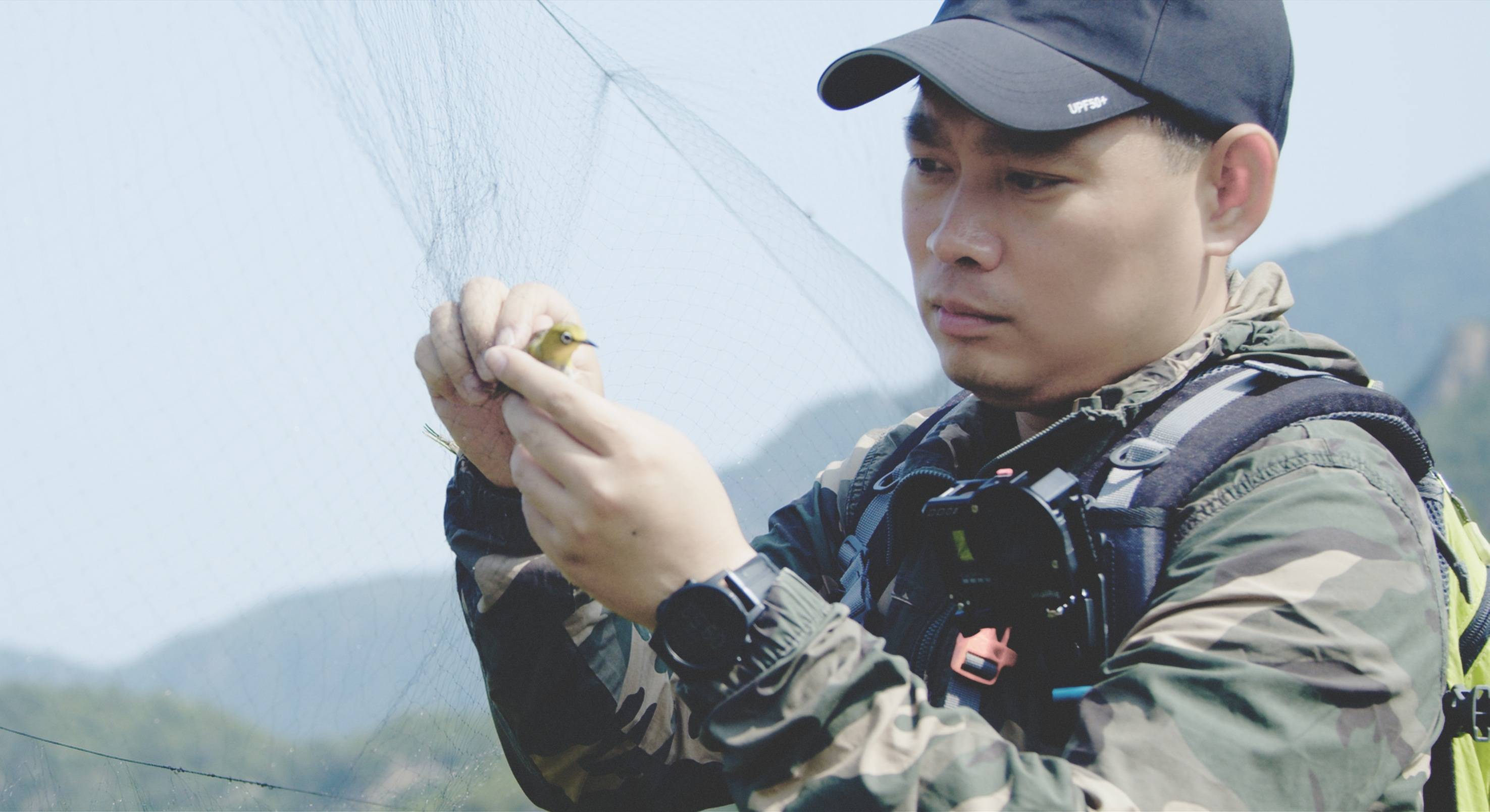 森林警察韩孟祺:乔装成驴友潜伏密林中<strong></p>
<p>原油cl</strong>,抓获“粘鸟”嫌疑人