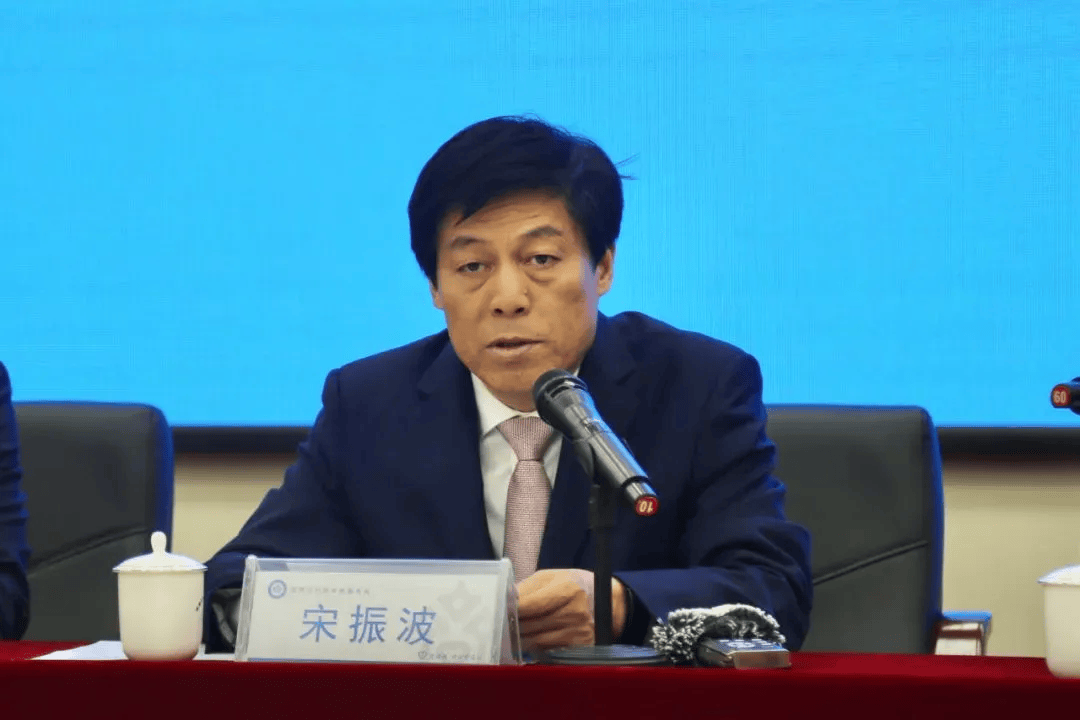 宋振波<strong></p>
<p>原油cl</strong>,严重违反党的政治纪律、组织纪律、廉洁纪律、工作纪律和生活纪律