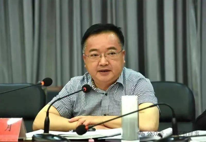 李明月被查<strong></p>
<p>原油cl</strong>!安徽安庆“老班长”从改革闯将到涉腐被查八年权力异化