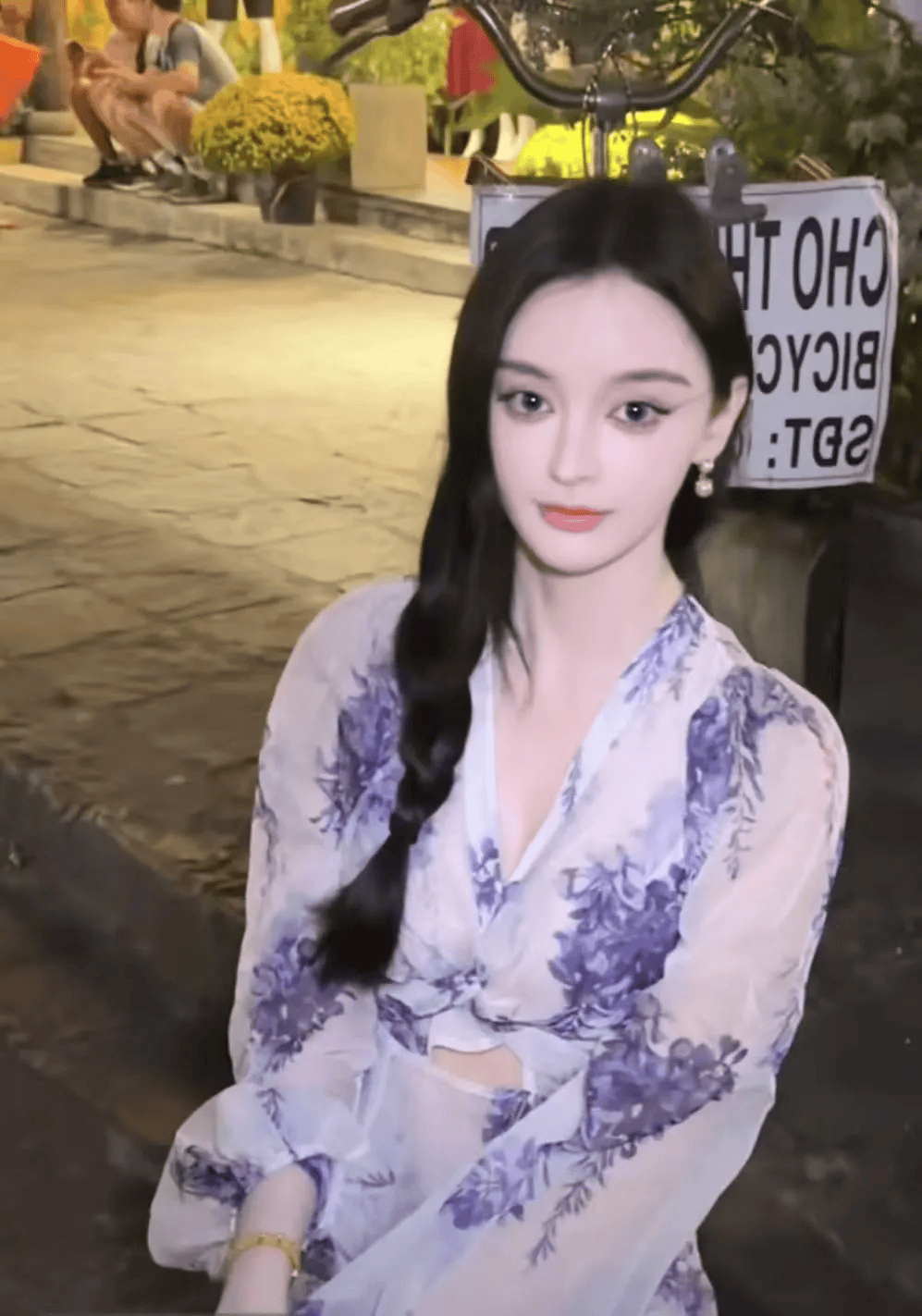 “美院聋哑女生因长相太完美”登热搜第一<strong></p>
<p>原油cl</strong>,本人承认微调:不太上镜,比照片视频好看