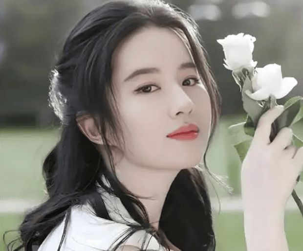 大学老师因酷似刘亦菲走红<strong></p>
<p>吉林松原油田</strong>,真应了那句话:三分像她已是人间绝色