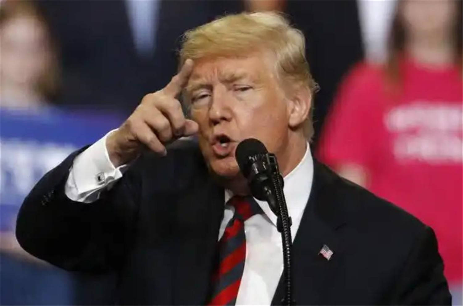 中方偏不上谈判桌<strong></p>
<p>中原油田</strong>,特朗普被逼急,对华态度大变,一点办法都没有