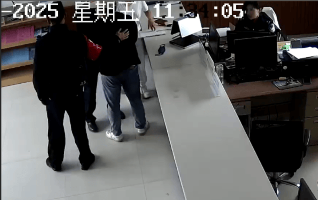 “女士，请把您的丈夫也叫来吧……”