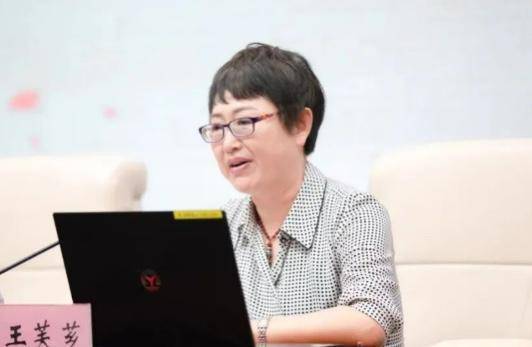 吉林一女官员被查!当过扫黑办主任<strong></p>
<p>原油返佣</strong>,她曾说“吃人家的嘴短,拿人家的手短”