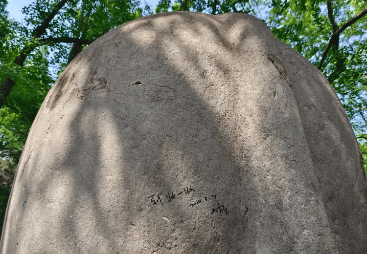 南京明孝陵石兽身上被写“到此一游”<strong></p>
<p>原油返佣</strong>,官方:已处理,今后会加强巡查