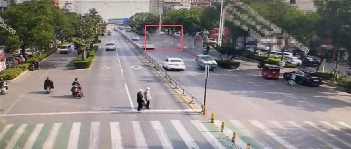 山东滕州一车辆撞向公交站台致多人倒地<strong></p>
<p>原油加工量</strong>,肇事司机被控制,案件已移交刑警