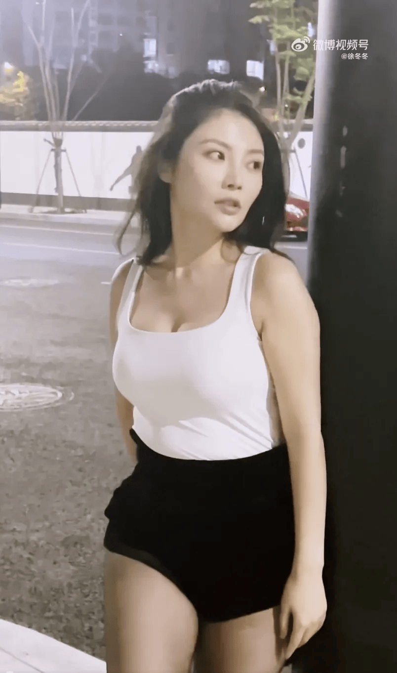 “椰树女神”徐冬冬大方晒照<strong></p>
<p>原油加工量</strong>，并配文：我的蝴蝶袖，很丰腴！