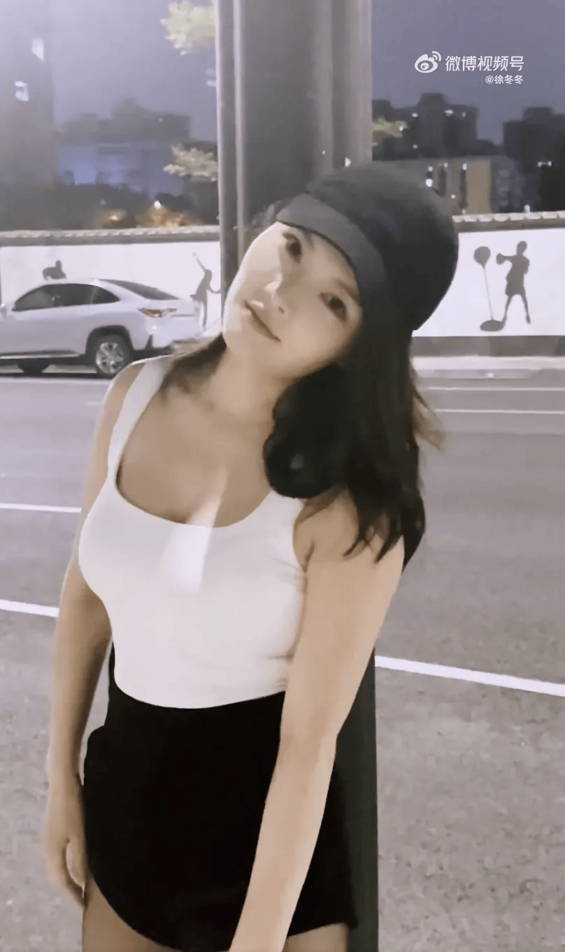 “椰树女神”徐冬冬大方晒照<strong></p>
<p>原油加工量</strong>，并配文：我的蝴蝶袖，很丰腴！