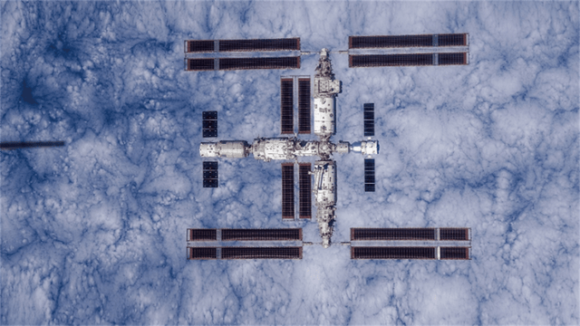 太阳翼才修好没多久<strong></p>
<p>原油加工量</strong>，又有“敌”撞过来了？3名航天员紧急加防