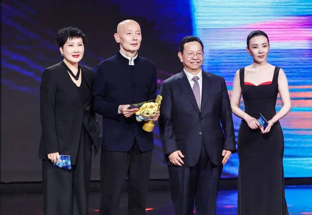 官方正式公布<strong></p>
<p>原油加工量</strong>！确认是葛优