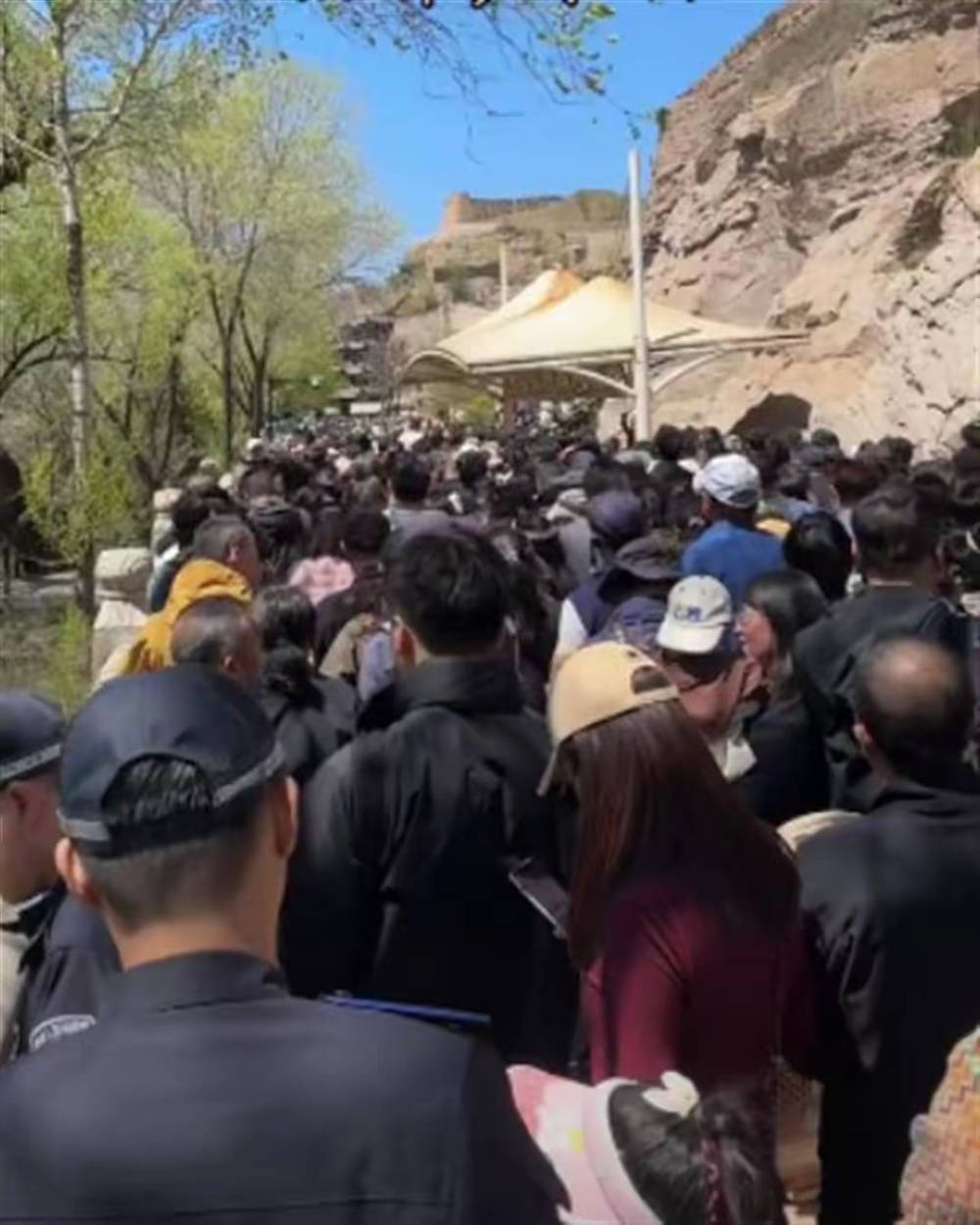 张信哲在山西大同演唱会上称约不到景区门票<strong></p>
<p>原油加工量</strong>,当地文旅回应