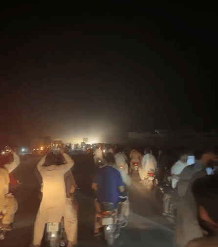 突发！印度向巴基斯坦三地发射导弹<strong></p>
<p>原油山</strong>，巴方誓言回应！两架印空军战机被击落，巴方全国空域关闭48小时