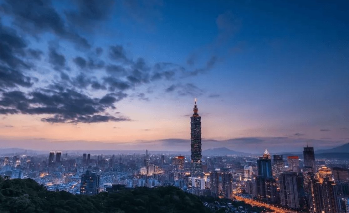 罕见!岛内一架专机抵达南京<strong></p>
<p>原油山</strong>,大陆送出11个字,统一大结局要来? 