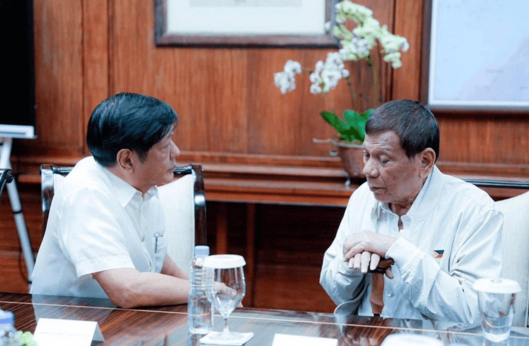 菲律宾选举倒计时<strong></p>
<p>原油山</strong>,小马科斯连出奇招险棋,竟是对华使毒计?