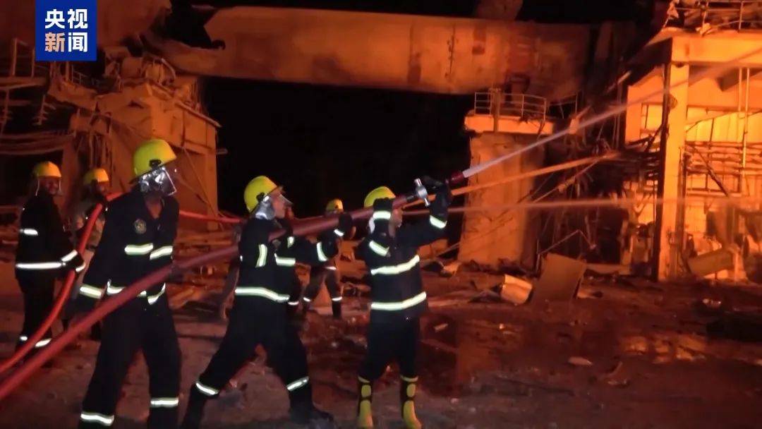 密集空袭<strong></p>
<p>原油山</strong>!以军对也门萨那机场发出撤离警告