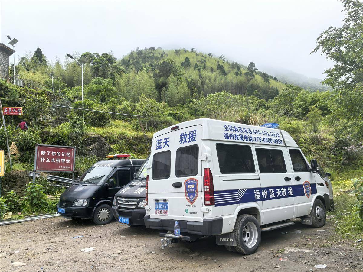 不到7点<strong></p>
<p>期货原油实时行情</strong>,搜寻福建8岁失踪男童的救援队伍已经出发