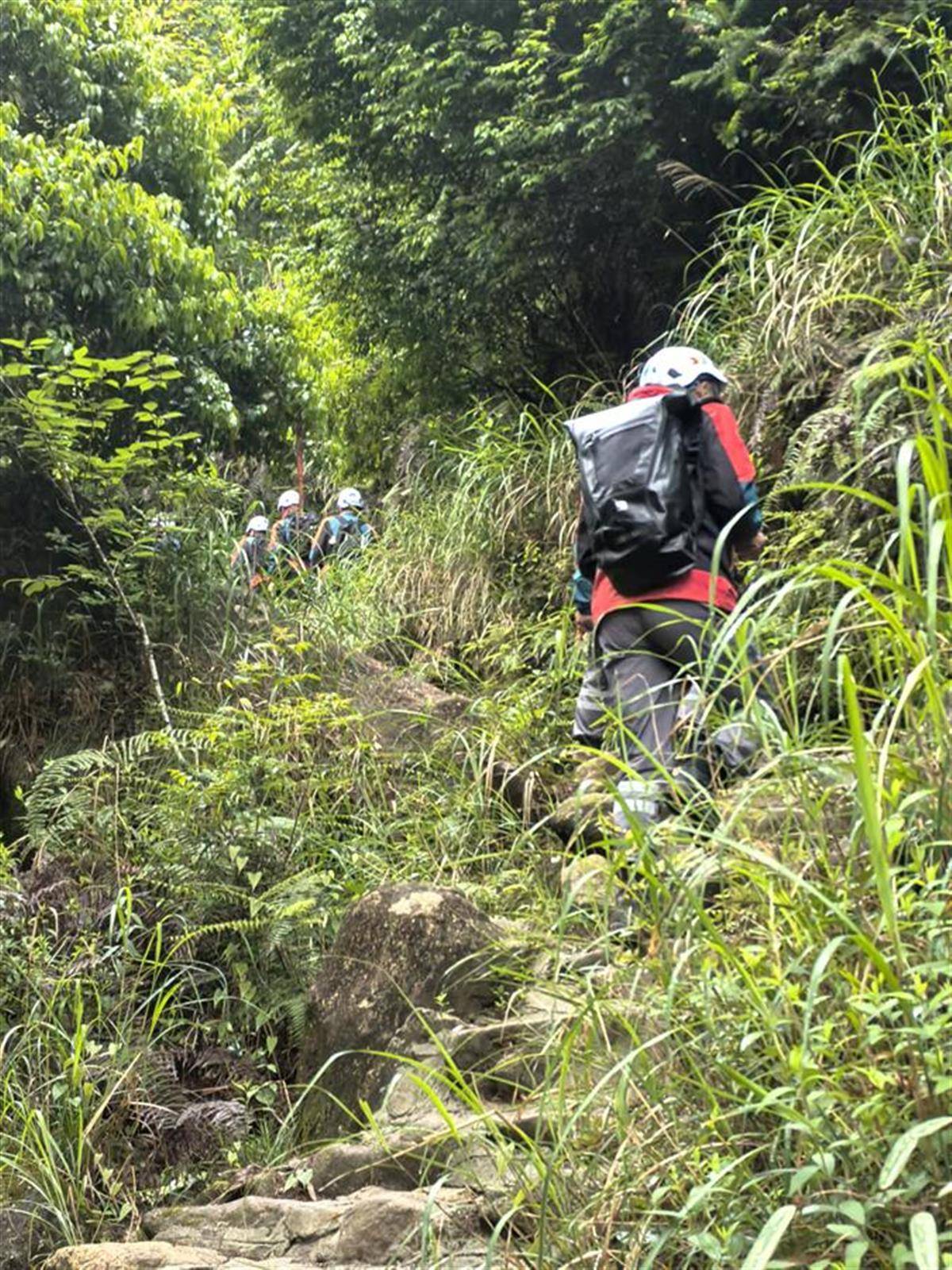 不到7点<strong></p>
<p>期货原油实时行情</strong>,搜寻福建8岁失踪男童的救援队伍已经出发