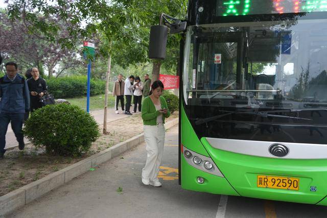 今晨<strong></p>
<p>期货原油实时行情</strong>，北京首条外埠进京公交线开通运营