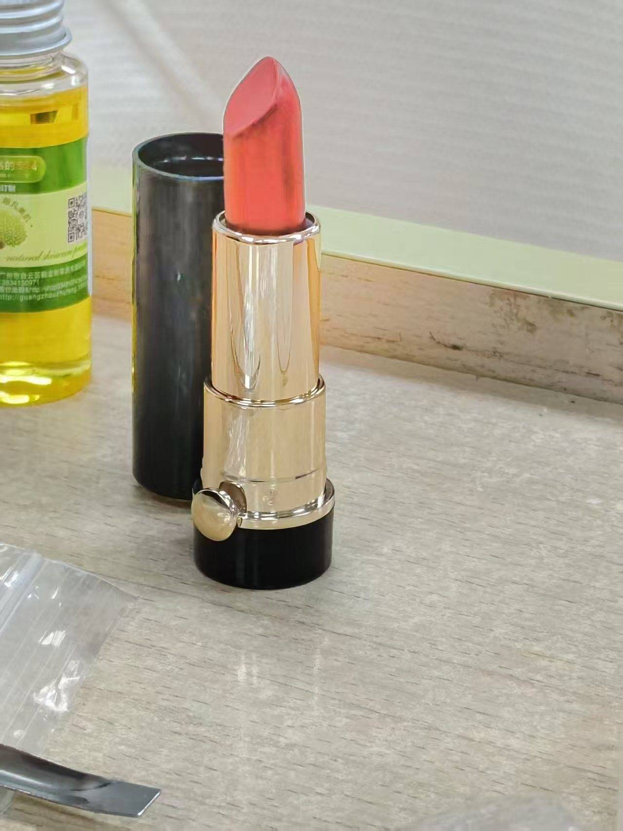 口红、面霜、爽肤水……浙江高校学生DIY纯天然化妆品<strong></p>
<p>期货原油实时行情</strong>,这门课一开就是十年